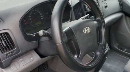 HYUNDAI H1