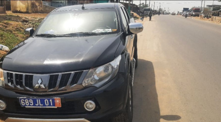 MITSUBISHI L200